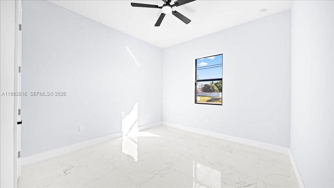 Spacious, unfurnished interior of a new home in , Cape Coral (Image 23).