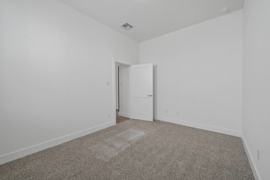 Spacious, unfurnished interior of a new home in Meridiana 50's and 60's, Manvel (Image 17).