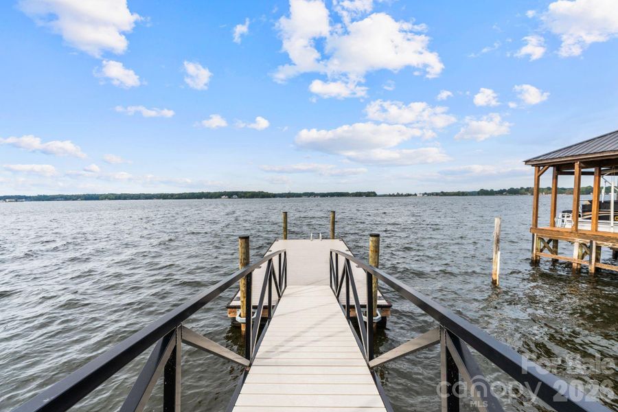 Dock can be reconfigured to fit your lake-life needs Dock can be reconfigured to fit your lake-life needs