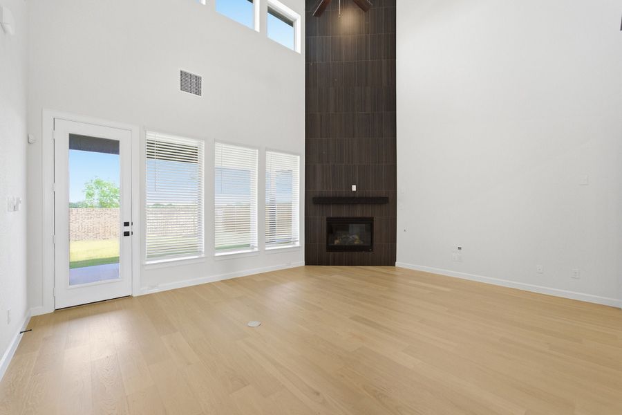 Spacious, unfurnished interior of a new home in Green Meadows, Celina (Image 27).