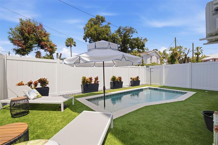 Exterior details and patio area of a home in , Tampa (Image 26).