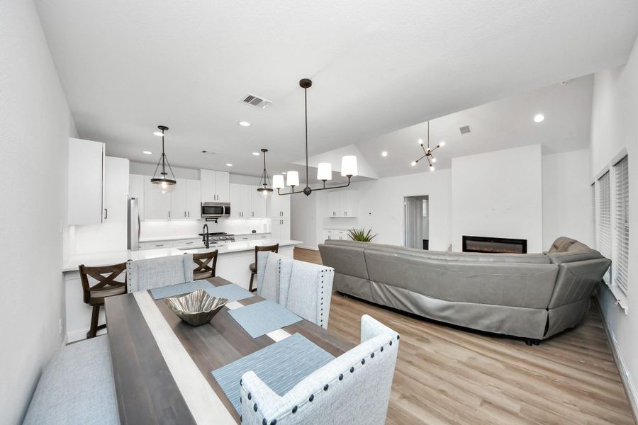 Furnished interior view inside a new home in Spring Branch Crossing, Conroe (Image 13). Furnished interior view inside a new home in Spring Branch Crossing, Conroe (Image 13).