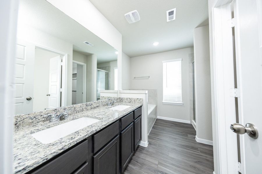 Furnished interior view inside a new home in Mackenzie Creek, Conroe (Image 7). Furnished interior view inside a new home in Mackenzie Creek, Conroe (Image 7).