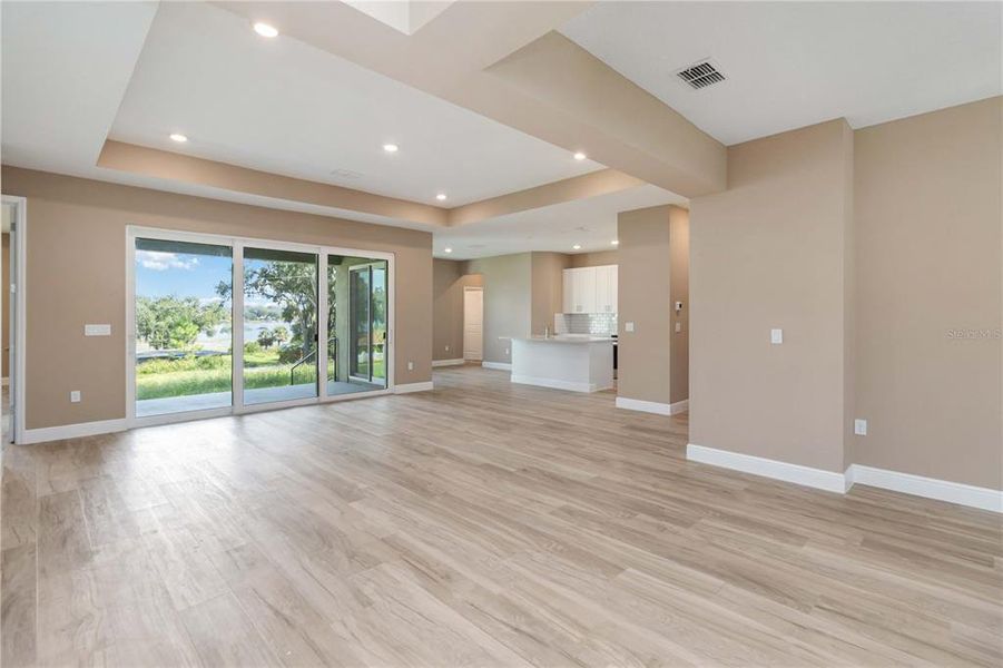 Spacious, unfurnished interior of a new home in , Clermont (Image 45).