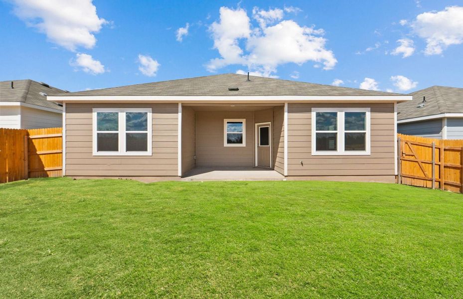 Exterior details and patio area of a home in Skyview, Belton (Image 3).