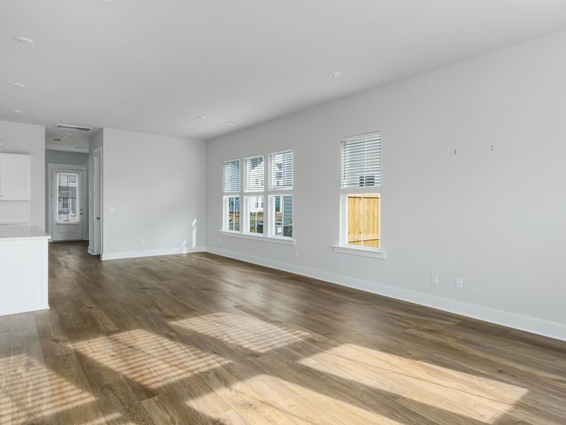 Spacious, unfurnished interior of a new home in Carnes Crossroads, Summerville (Image 30).