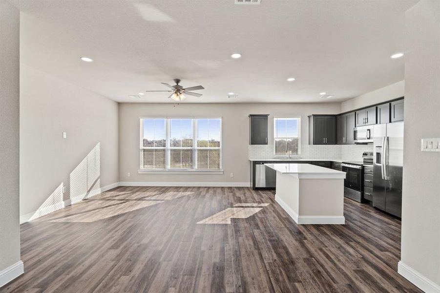 Spacious, unfurnished interior of a new home in , Weatherford (Image 25).