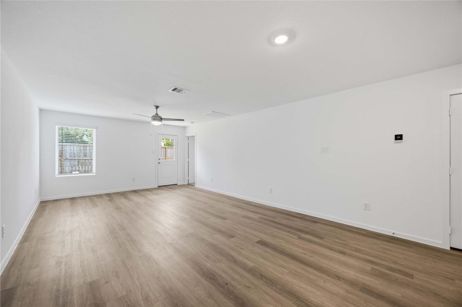 Spacious, unfurnished interior of a new home in Legacy Village, Houston (Image 20). Spacious, unfurnished interior of a new home in Legacy Village, Houston (Image 20).