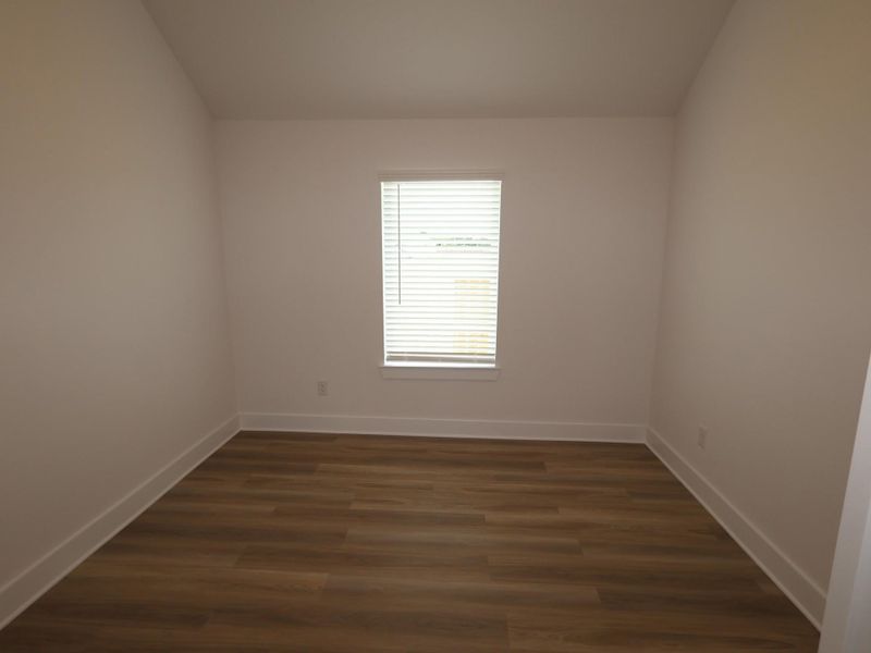 Spacious, unfurnished interior of a new home in Hallimore Ranch, Rosenberg (Image 27).