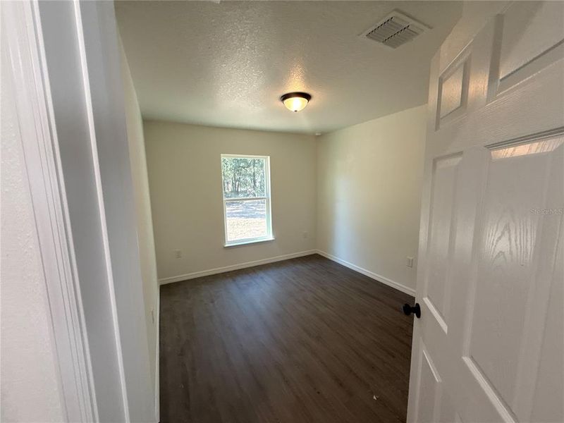Spacious, unfurnished interior of a new home in , Dunnellon (Image 10).