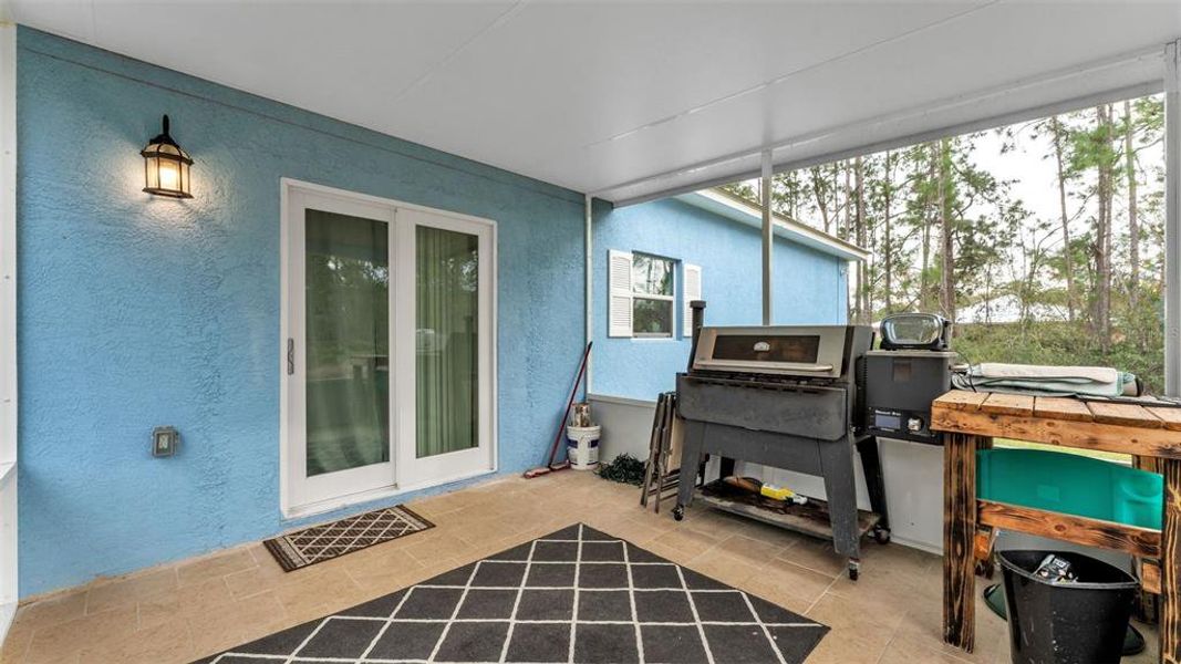Exterior details and patio area of a home in , Sebring (Image 26).