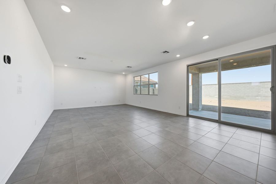 Spacious, unfurnished interior of a new home in Tyler Ranch, Buckeye (Image 14).