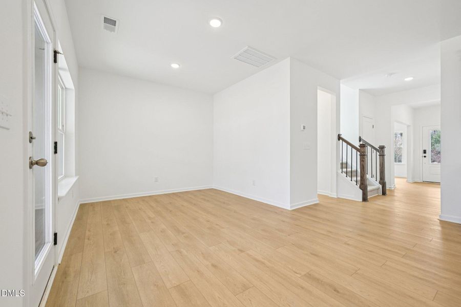 10-web-or-mls-Ken Dr-S2402-010