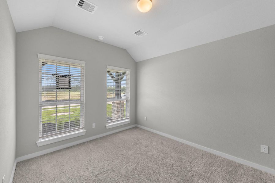 Spacious, unfurnished interior of a new home in Barton Creek Ranch, Conroe (Image 16).