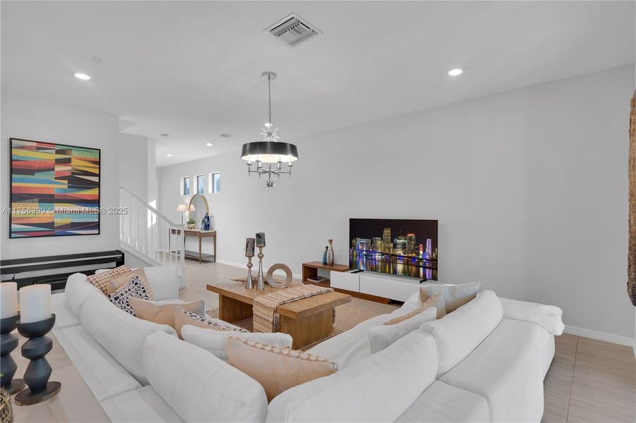Furnished interior view inside a new home in , Tamarac (Image 17).