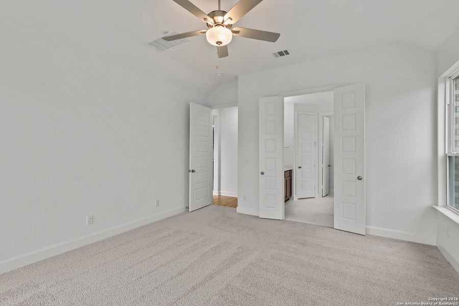 Spacious, unfurnished interior of a new home in Veramendi, New Braunfels (Image 18).