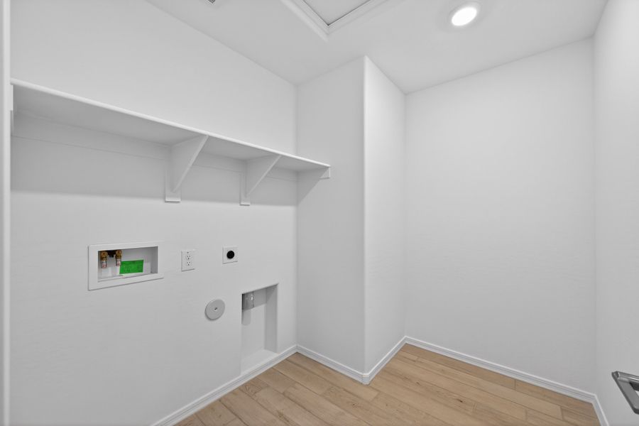 Spacious, unfurnished interior of a new home in Artisan at Asante, Surprise (Image 30).