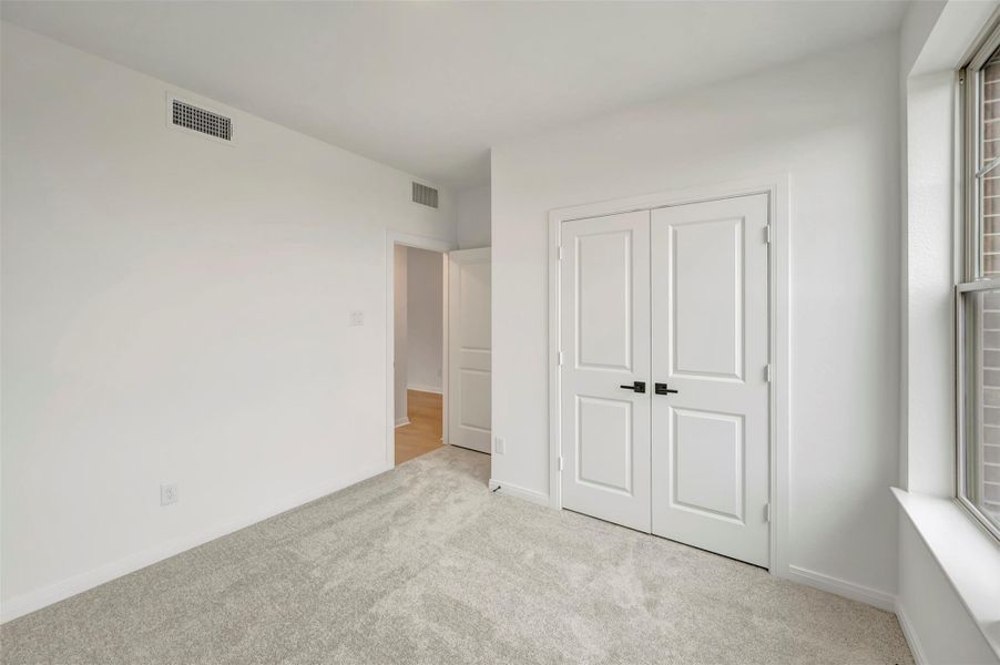 Spacious, unfurnished interior of a new home in Beacon Point at Lago Mar 50’ Homesites, Texas City (Image 22).