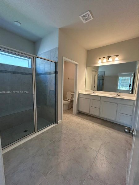 Spacious, unfurnished interior of a new home in Brooks Landing, Titusville (Image 19).