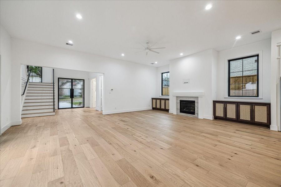 Spacious, unfurnished interior of a new home in , Houston (Image 15).