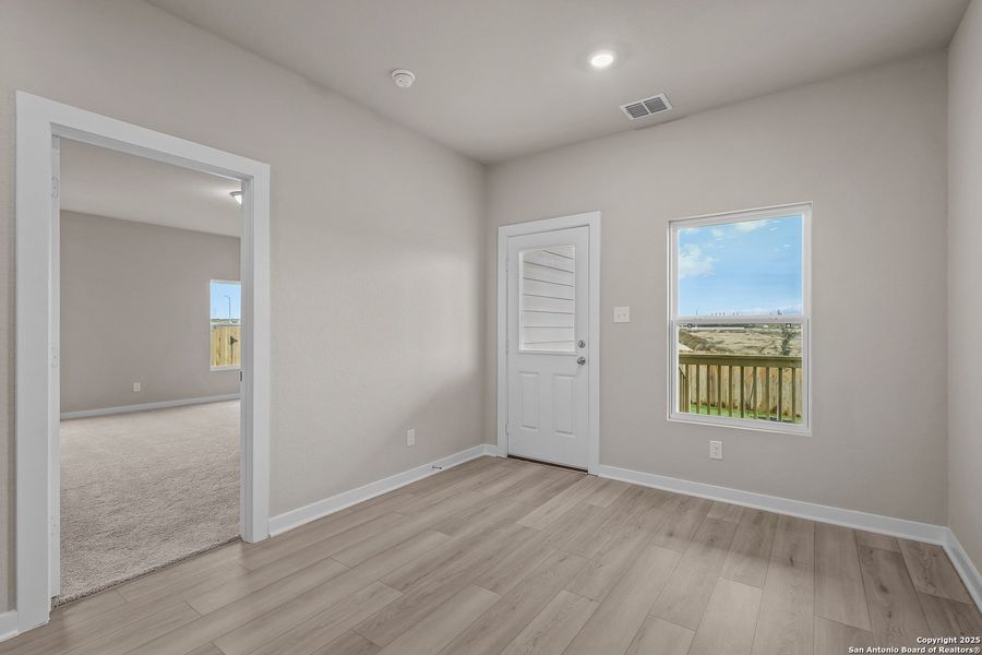 Spacious, unfurnished interior of a new home in Garden Grove, Schertz (Image 20).