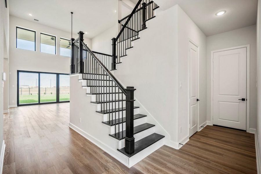 Spacious, unfurnished interior of a new home in Jordan Ranch 70' Lots, Fulshear (Image 15). Spacious, unfurnished interior of a new home in Jordan Ranch 70' Lots, Fulshear (Image 15).