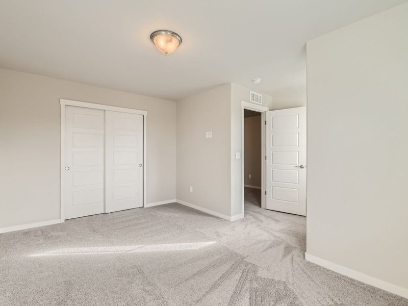 Representative unfurnished interior of a home built from the Onyx by View Homes in Lochbuie Station – Jewel Collection, Lochbuie (Image 35).