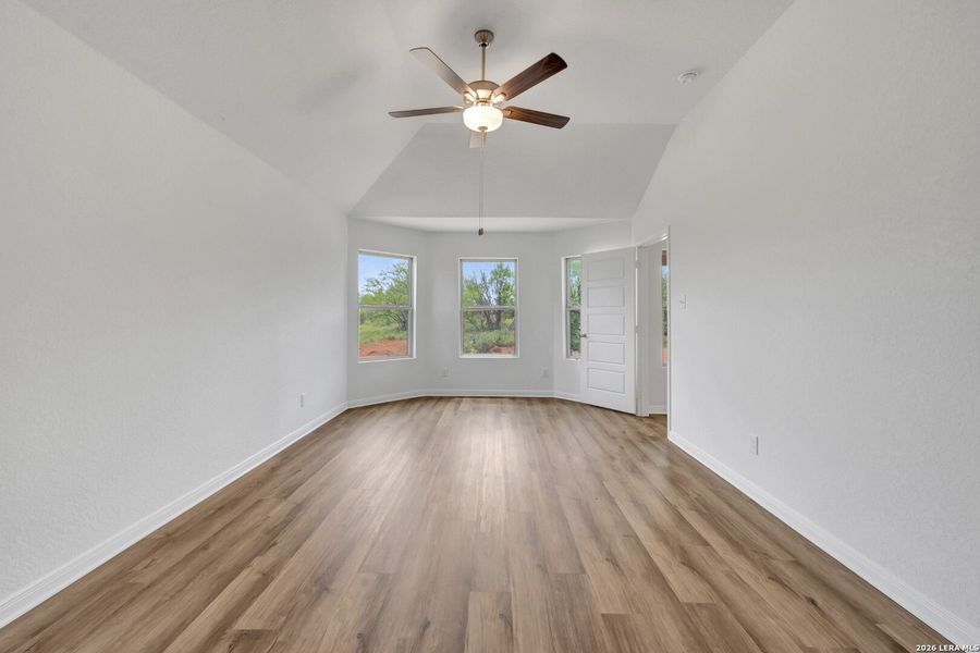 Spacious, unfurnished interior of a new home in Chaparral Ranch, Floresville (Image 30).