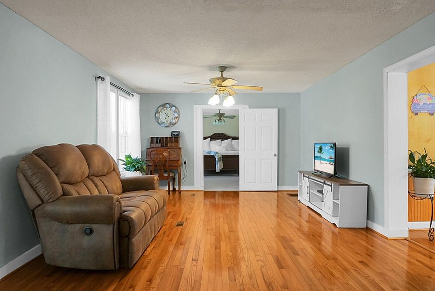 Furnished interior view inside a new home in , Bonneau (Image 68).