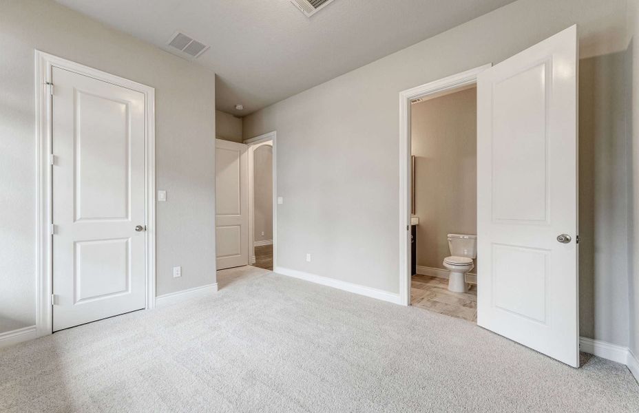 Spacious, unfurnished interior of a new home in The Highlands 55′, Porter (Image 30).