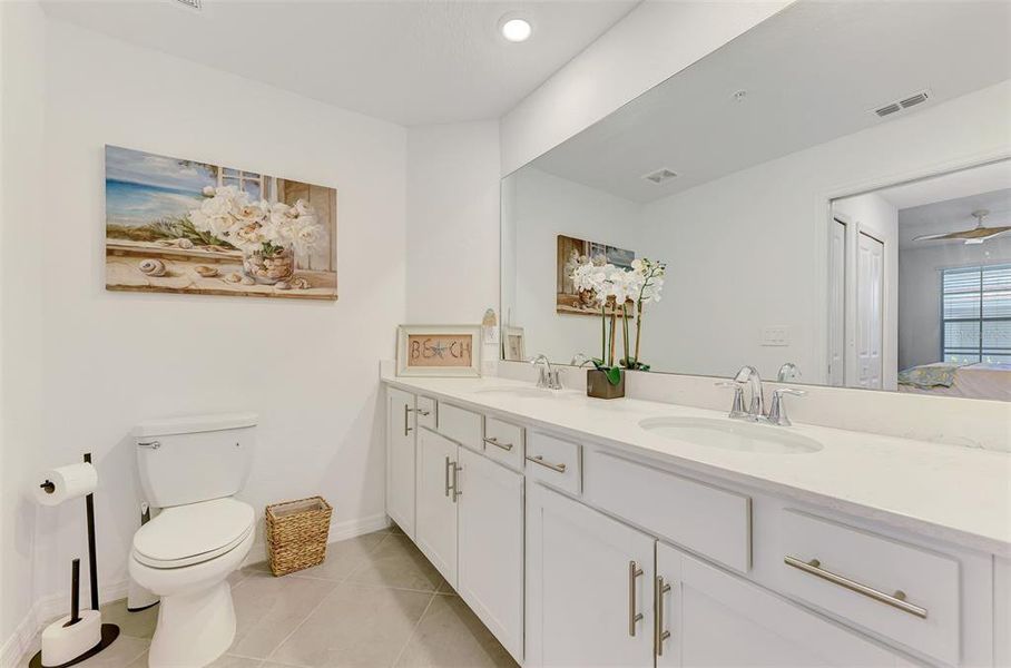 Furnished interior view inside a new home in , Venice (Image 38).