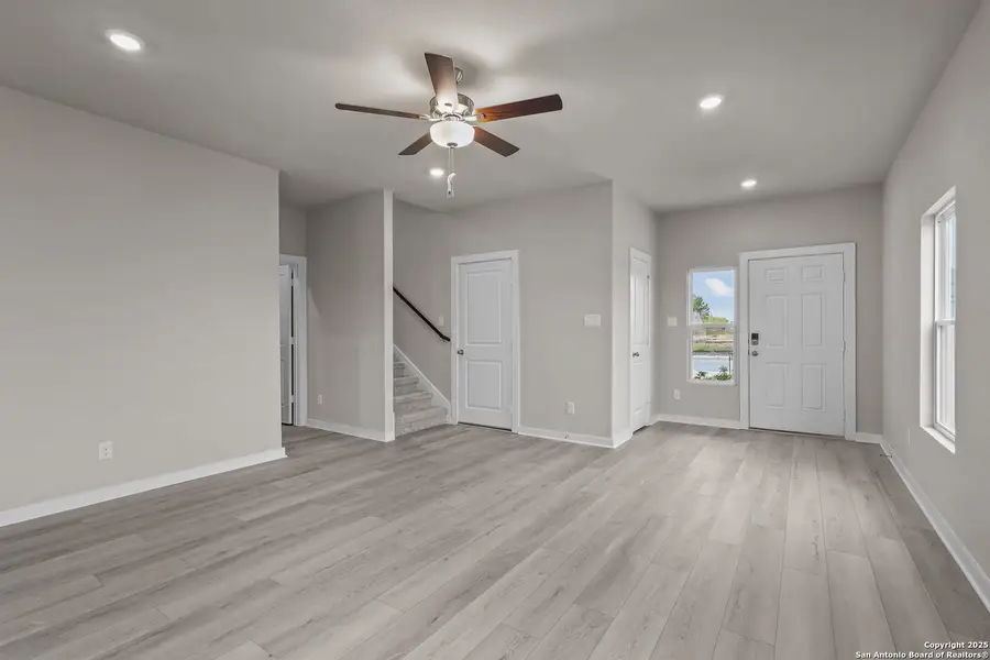 Spacious, unfurnished interior of a new home in Garden Grove, San Antonio (Image 17).