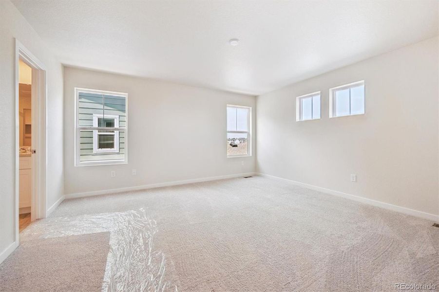 Spacious, unfurnished interior of a new home in Farmlore, Brighton (Image 10).