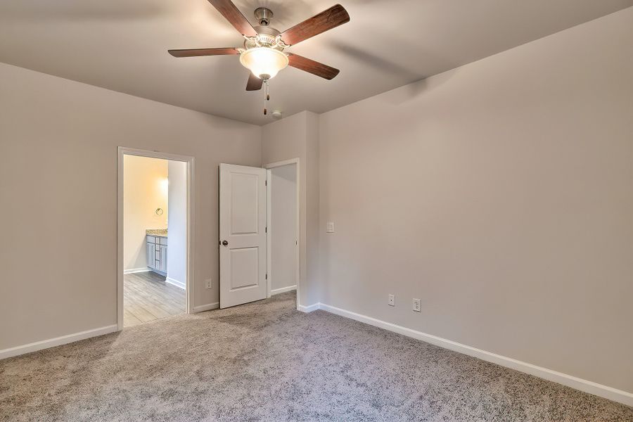 Spacious, unfurnished interior of a new home in Emanuel Creek, West Columbia (Image 34).