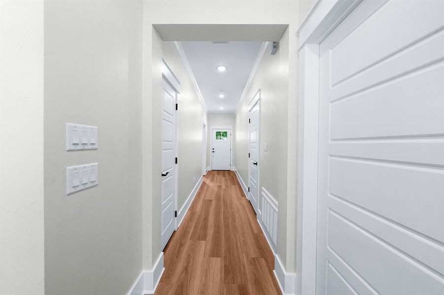Spacious, unfurnished interior of a new home in , Mineola (Image 21).