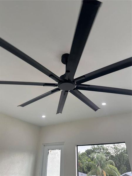 Massive ceiling fan