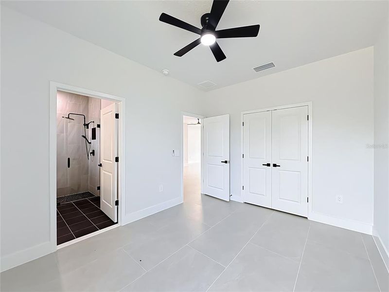 Spacious, unfurnished interior of a new home in , Ocala (Image 18).