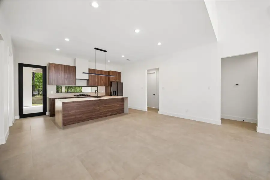 Furnished interior view inside a new home in , Conroe (Image 8).