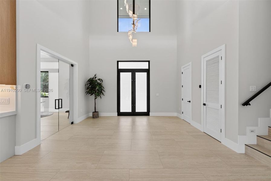 Spacious, unfurnished interior of a new home in , Parkland (Image 21).