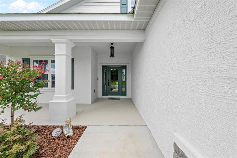 Exterior details and patio area of a home in , Ocala (Image 4).