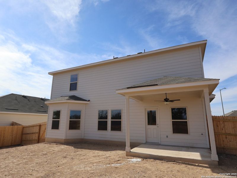 Exterior details and patio area of a home in Cinco Lakes, San Antonio (Image 3).