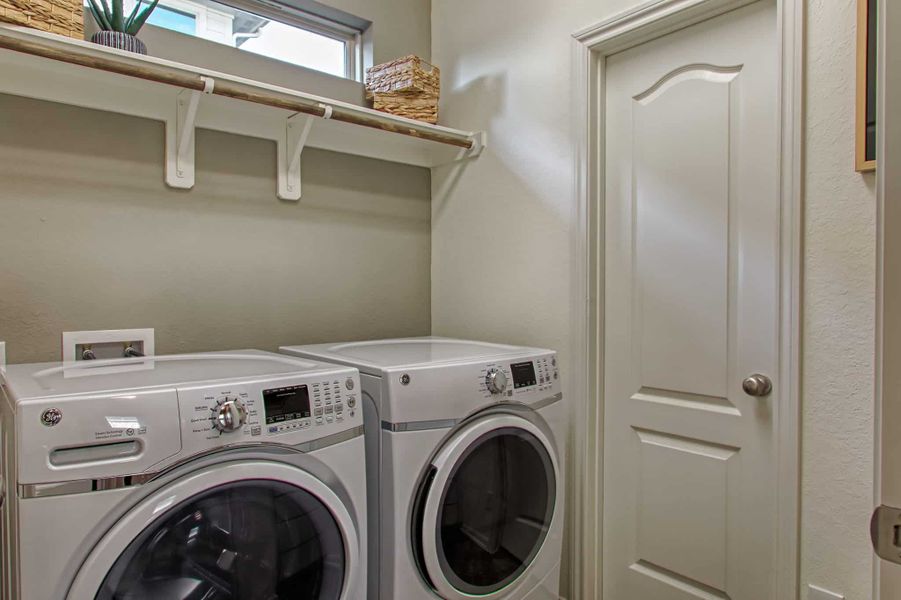 Close-up of interior finishes inside a home in Beacon Point, Texas City (Image 19). Close-up of interior finishes inside a home in Beacon Point, Texas City (Image 19).