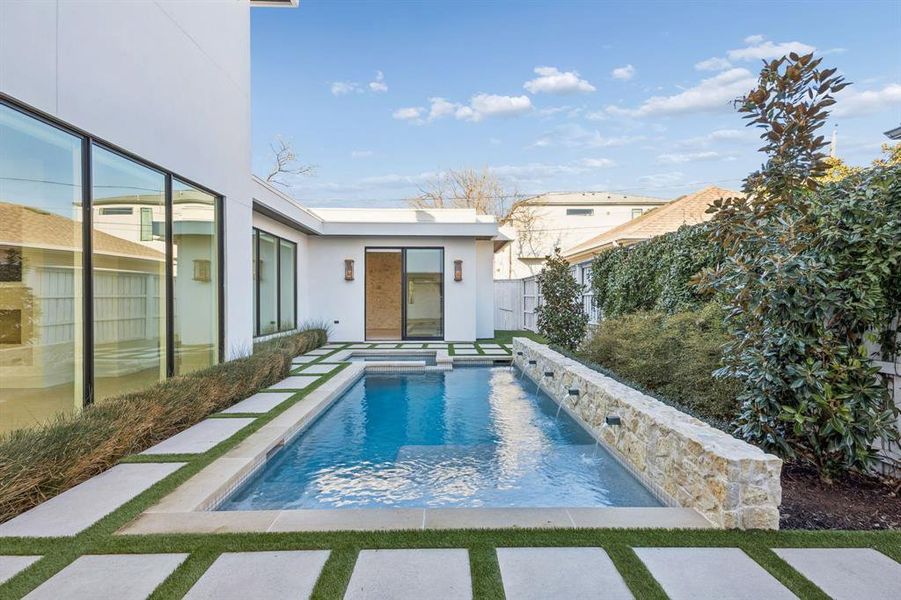 Exterior details and patio area of a home in , Dallas (Image 19).