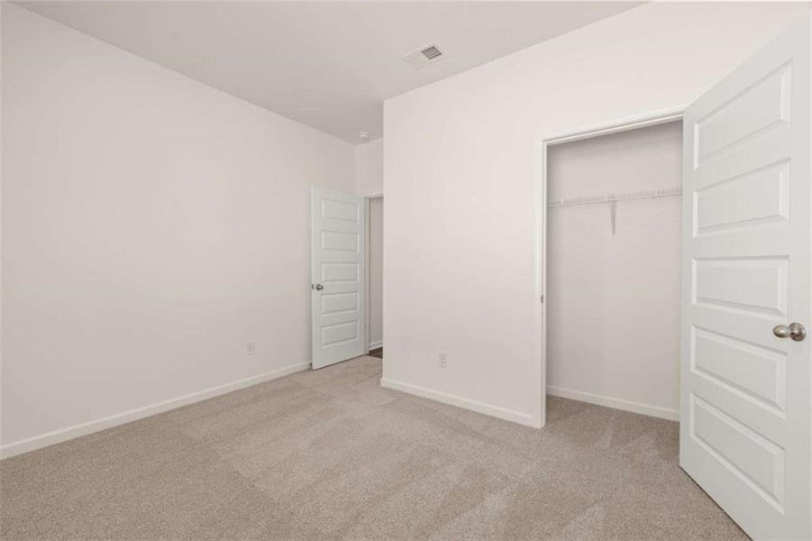 Spacious, unfurnished interior of a new home in Shoal Creek, Hampton (Image 25).