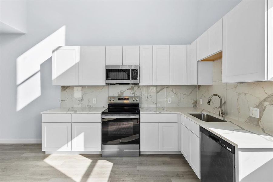 Furnished interior view inside a new home in , Granbury (Image 8).