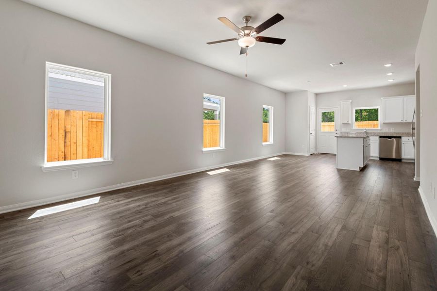Spacious, unfurnished interior of a new home in Wayside Village, Houston (Image 15).