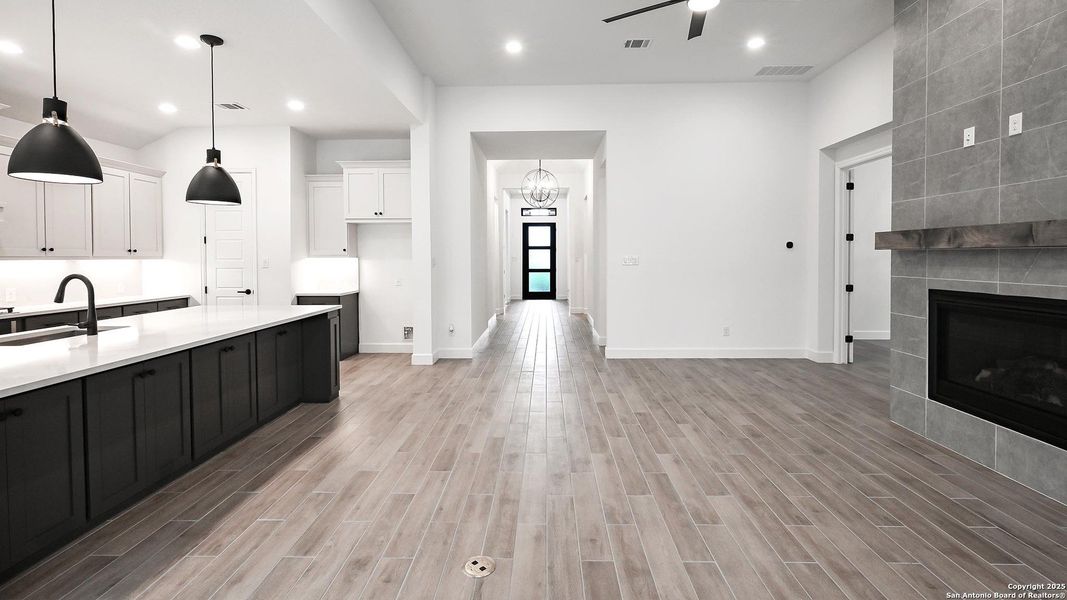 Furnished interior view inside a new home in Veramendi 60', New Braunfels (Image 15).