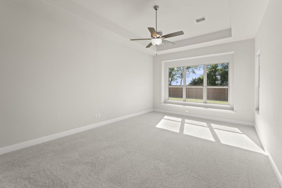 Spacious, unfurnished interior of a new home in River Ranch, Van Alstyne (Image 25).