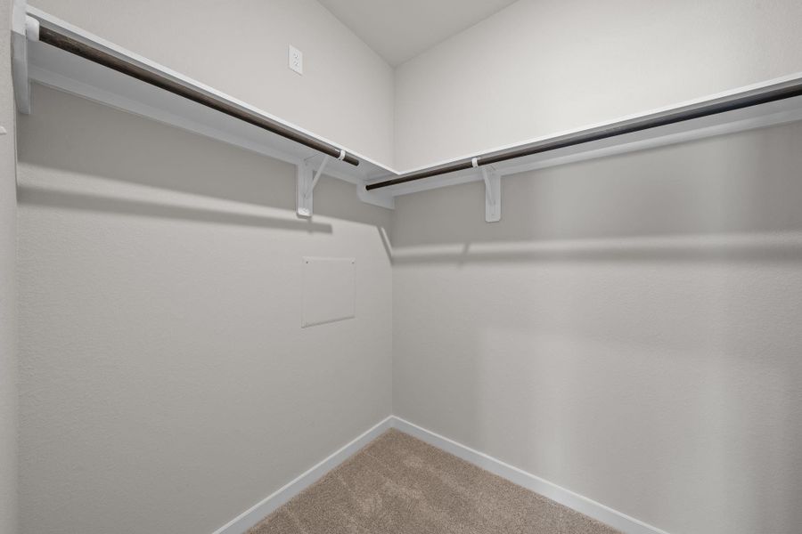 Spacious, unfurnished interior of a new home in Laurel Landing 40', Alvin (Image 9).