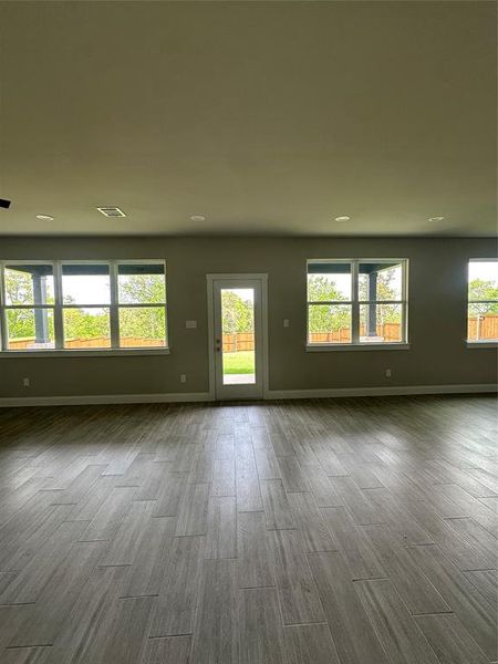 Spacious, unfurnished interior of a new home in , Dallas (Image 10).